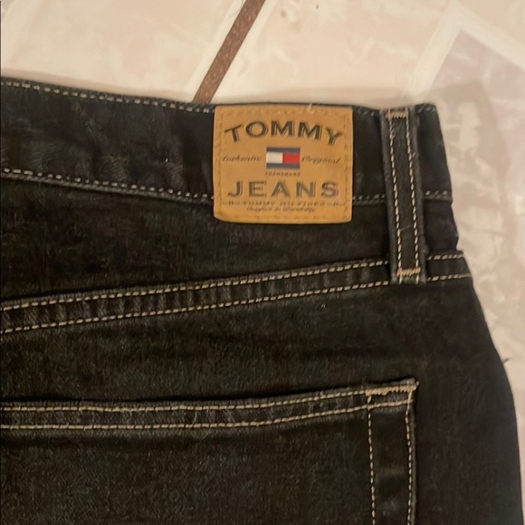 Vintage Tommy Hilfiger Black Straight-Leg Jeans with Classic Design - Picture 6 of 7